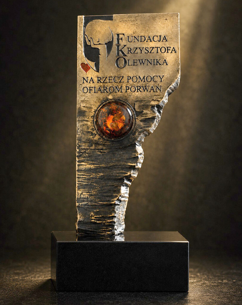 Statuetka dla Fundacji im. Krzysztofa Olewnika