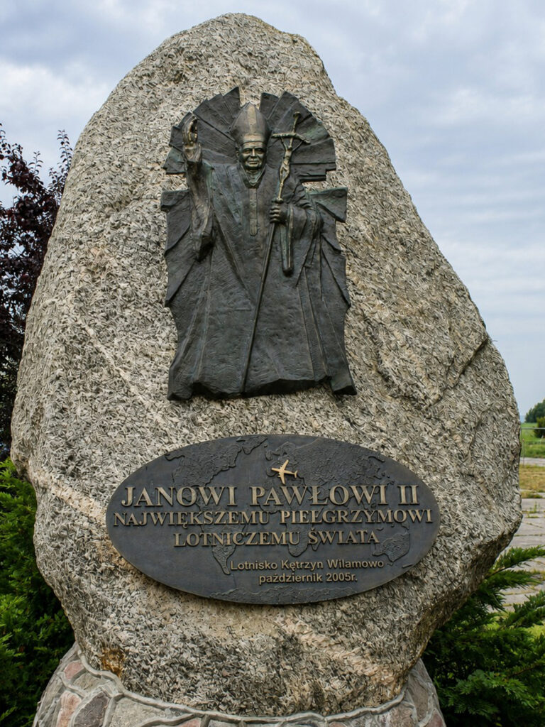Pomnik Jana Pawła II – Lotnisko Kętrzyn Wilamowo