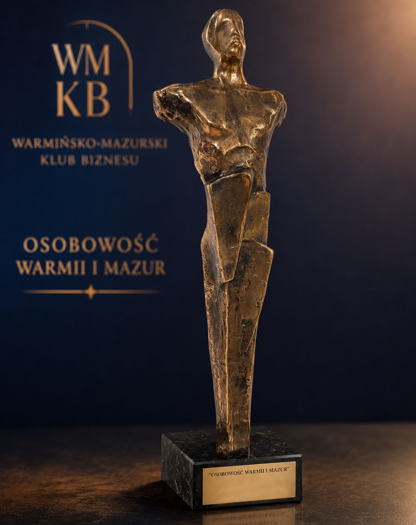 Statuetka „Osobowość Warmii i Mazur” autorstwa Jerzego Stankiewicza, wykonywana dla Warmińsko-Mazurskiego Klubu Biznesu i wręczana laureatom prestiżowej gali regionalnej.