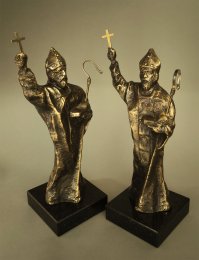 statuetka wykonana dla: Św. Brunon statuetka dla Urzedu Miasta w Giżycku, mosiądz patynowany na brąz, wys. 30 cm